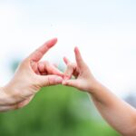 手遊びが苦手なパパ！子どもと一緒に遊びたいけどどうしたらいい？