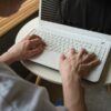 子育てパパはリモートワークと出社どちらがいい!?リアルな声をご紹介
