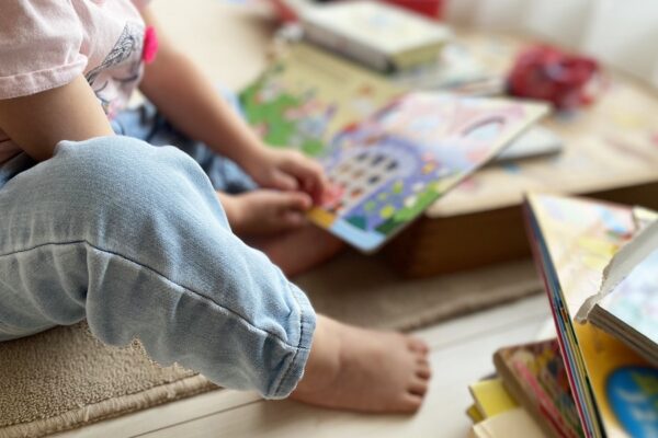 本を読まない我が子。親のNG行動と子どもに読書を進める方法