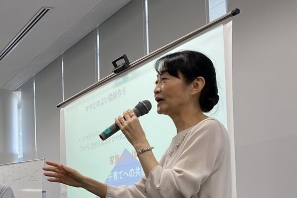 各地で子育てに関する講演を行っているフリーアナウンサーの天野ひかりさん