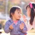 子供が夫婦の会話を外で話してしまう！口が軽い子の心理や対処法とは？