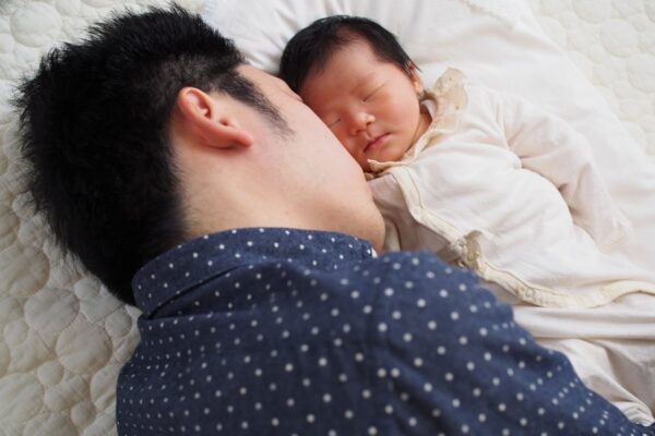 パパの寝かしつけ最終奥義はまさかの〇〇だった！