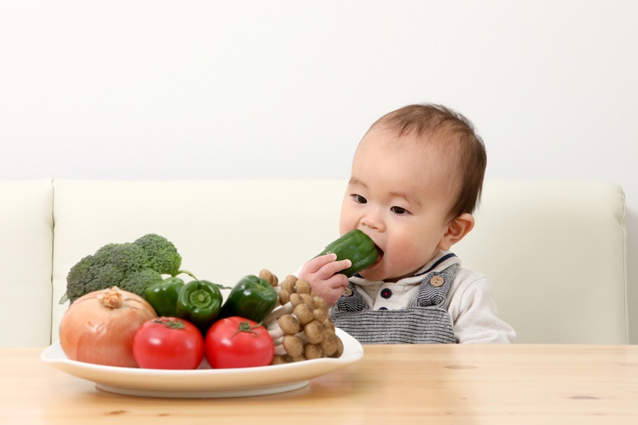 離乳食、実はパパこそ知るべき？鉄分と補完食のポイントを専門家が徹底解説