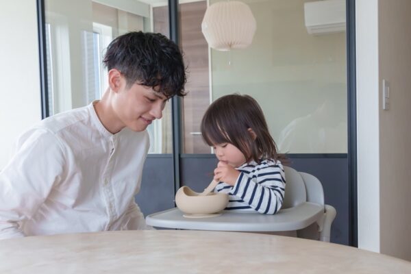 離乳食と何が違う？WHO提唱「補完食」をパパにも解説